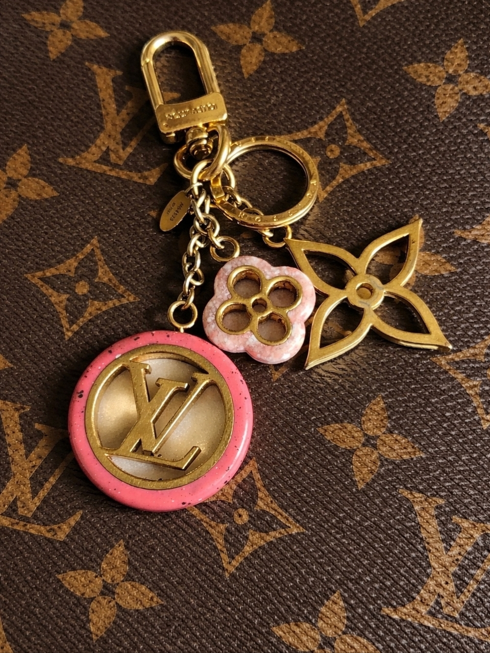 💖 Authentic Louis Vuitton Porte-Clé Color Line Pink bag charm ✨️